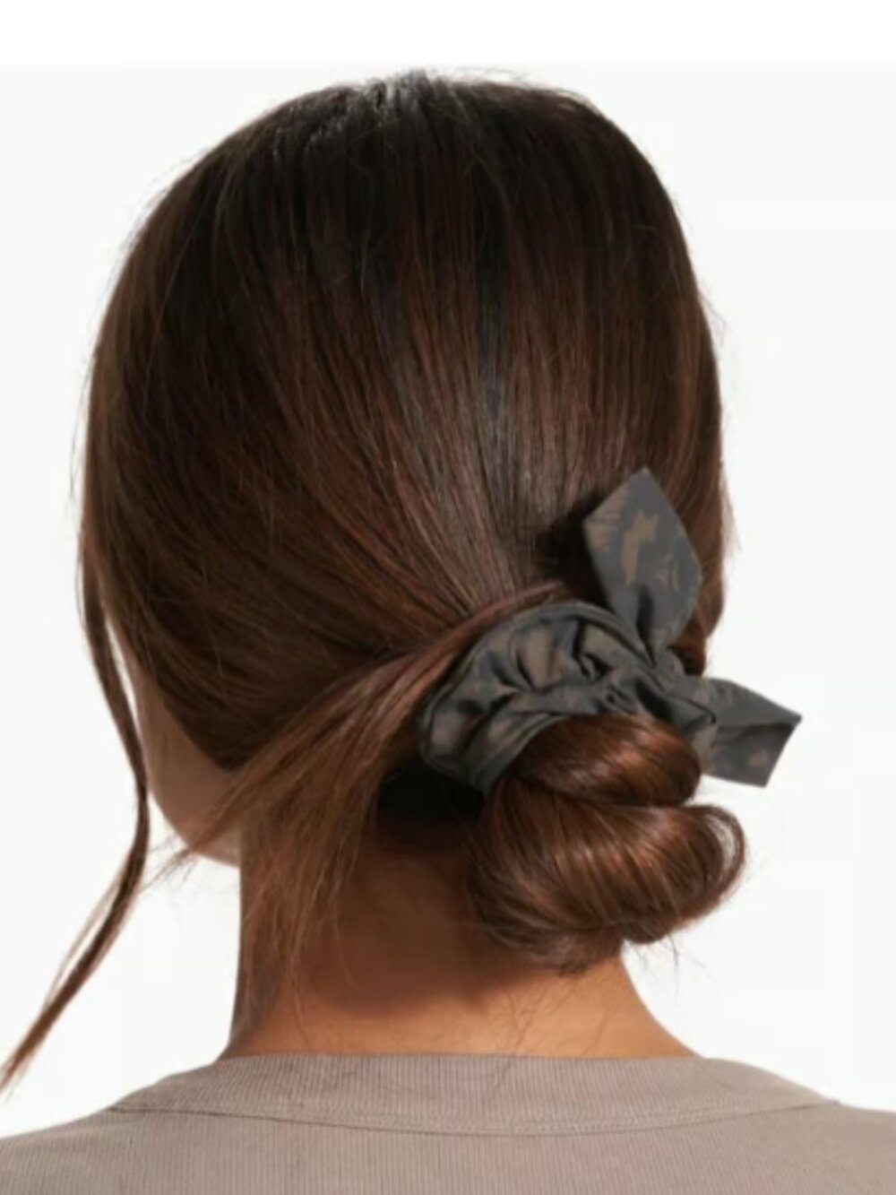 NWT Vuori Hair Tie Scrunchy in Chia Stucco Print